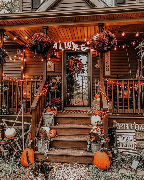 23 Spooktacular Halloween Front Porch Ideas to Delight Trick-or ...