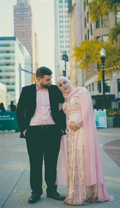 Two People Standing Together 的图像结果