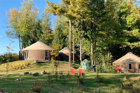 AUBERGE DU CHANGEMENT D'ÈRE (Coaticook) - Lodging Reviews & Photos ...
