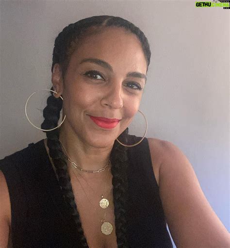 Nicole Deschamps's Instagram, Twitter & Facebook on IDCrawl