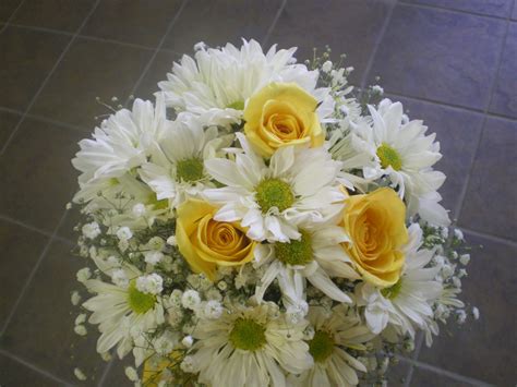 White Daisies And Yellow Roses at Charley Kimberly blog