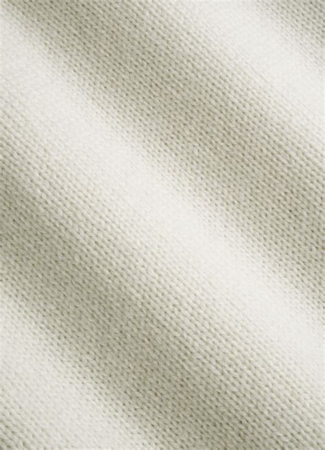 Off-White Ribbed V-Neck in Wool & Cashmere | SUITSUPPLY | SUITSUPPLY ...