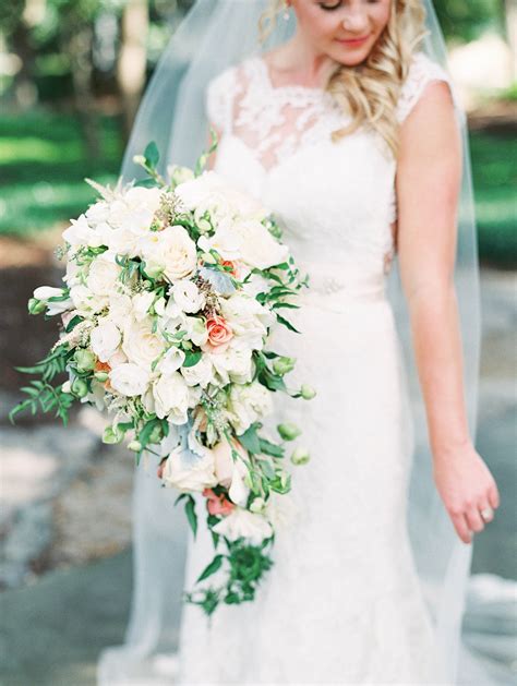 32 Chic Cascading Wedding Bouquets | Martha Stewart Weddings