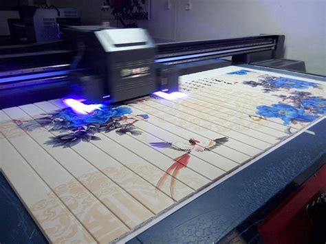 UV平板打印机打印PVC彩板有什么优势？