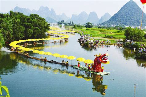 桂林漓江上的竹筏-蓝牛仔影像-中国原创广告影像素材