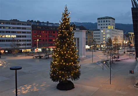 Christbaum in der Landeshauptstadt aufgestellt - UnserTirol24