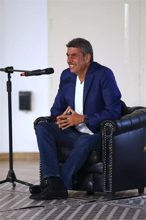 Arturo Elias Ayub, acompañado por sus hijos en la presentación de su ...