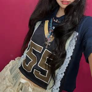 What are ghost curls and should you try them? | Vogue India