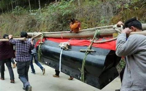 棺材在下葬途中为何不落地？并非迷信，其实有着科学依据_腾讯新闻