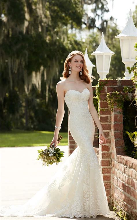 Sweetheart Mermaid Wedding Gown | Martina Liana Wedding Dresses