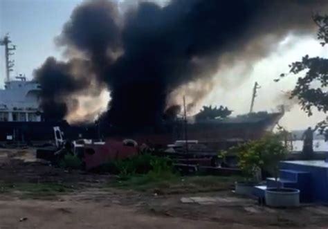 Free Photo :Oil tanker explodes at dorkyard in Thailand, casualties feared