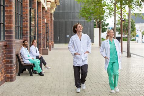 Why do doctors and scientists wear white lab coats ? - Lab Coat Co