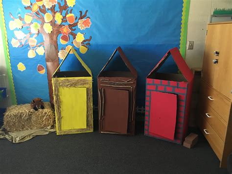 Houses for the Three Little Pigs | Little pigs, Kindergarten crafts ...