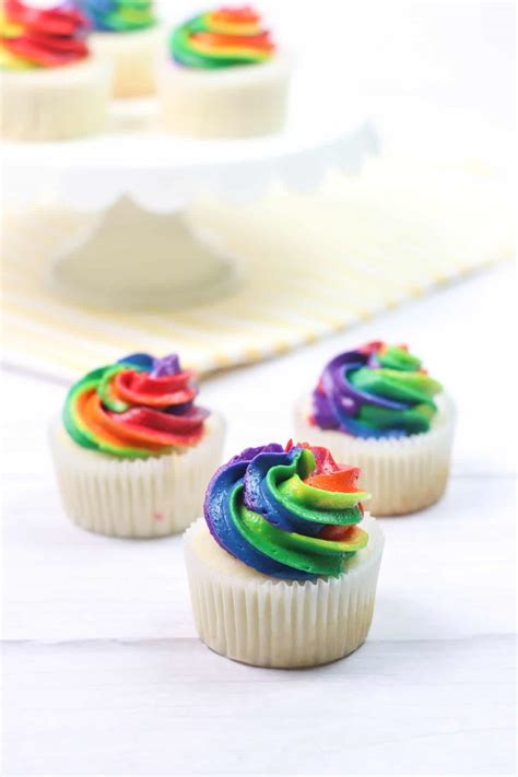 Vanilla Marshmallow Filled Cupcakes | Cake Mix Recipes