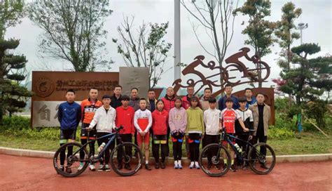 贵阳市山地自行车运动员认真进行备战训练-贵阳网