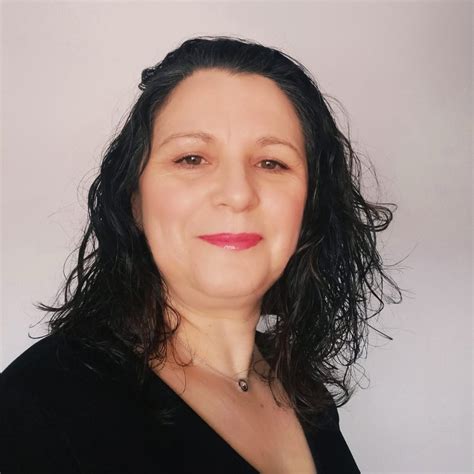 Carla Soares - encarregada - * | LinkedIn