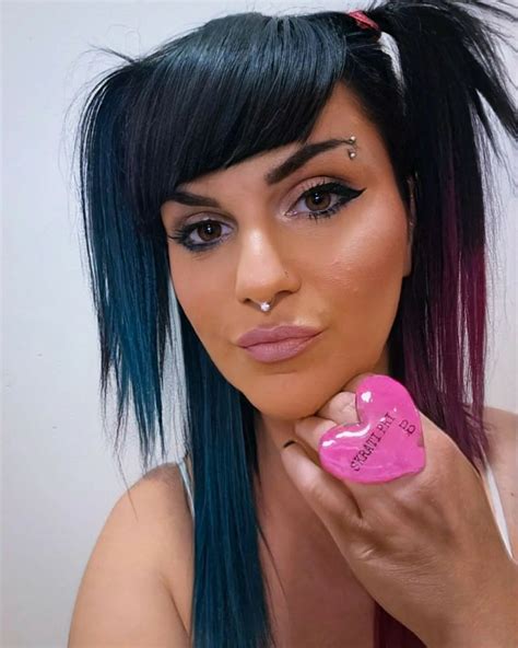 Why We Should Use Non-Iodized Sea Salt For Piercings? - Psycho Tats