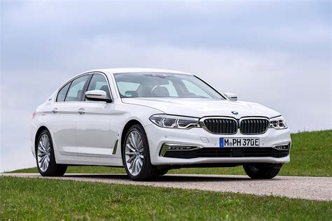 BMW 530e iPerformance Unveiled, It's A PHEV With 252 HP And Great Fuel Economy - autoevolution