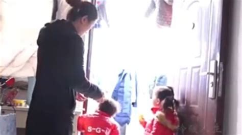 马丽带两个孩子从河南老家来北京，与在这里做蔬菜运输的丈夫团聚_凤凰网视频_凤凰网