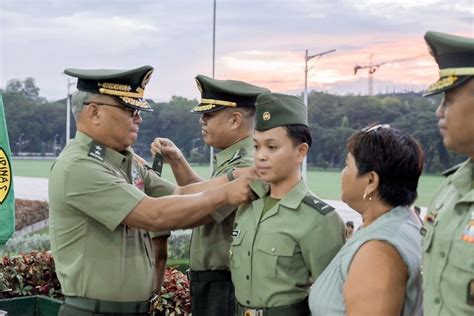 New Army officers formally receive 2nd Lieutenant ranks