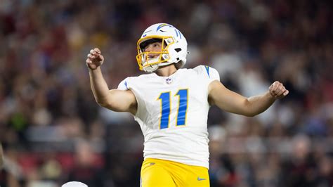 What is a fair catch free kick? Watch Chargers' Cameron Dicker do it
