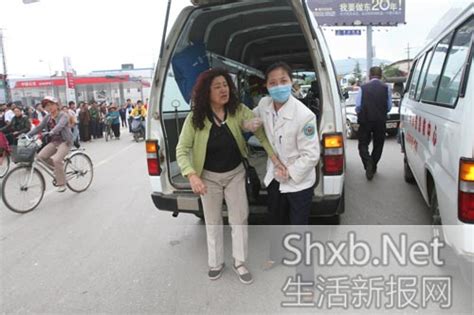 昆明公交车爆炸伤者正在进行抢救[组图]_凤凰网资讯_凤凰网
