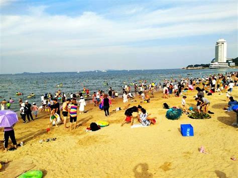 2022烟台第一海水浴场游玩攻略,海岸上有不少酒吧、餐馆，在...【去哪儿攻略】