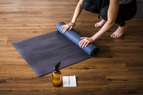 How To Clean Your Yoga Mat—and the Major Reason You Should | The ...