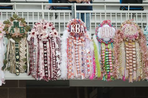 Texas homecoming mum season is here. What to know about the tradition