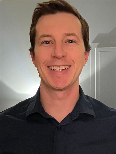 Best golf pants for women to swing in style - Golf