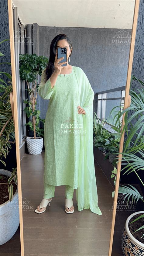 Latest Chikankari Kurti Sets | Handmade Lucknowi Embroidery – Pakke Dhaage