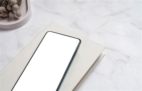 Mobile Phone On Table 的图像结果