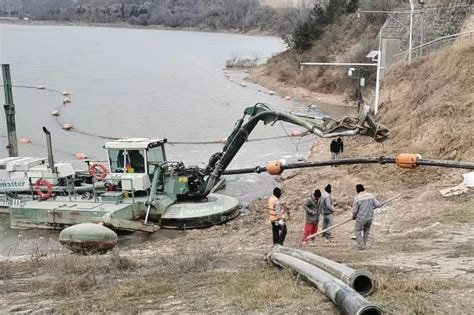 江西赣州：清淤疏浚 修复河道-人民图片网