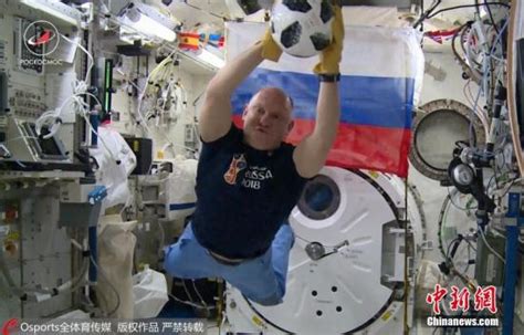 宇航员：国际空间站人员用湿巾覆盖舱壁遮挡辐射|舱壁|宇航员|湿巾_新浪新闻
