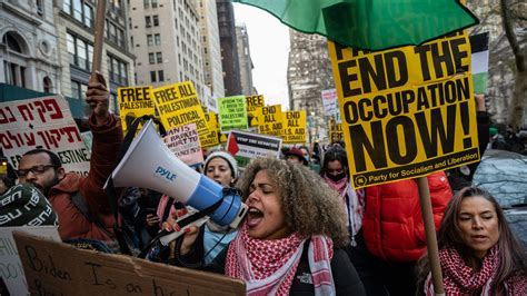 Pro-Palestinian Protest in NYC Denounces U.S. Veto of Cease-Fire ...