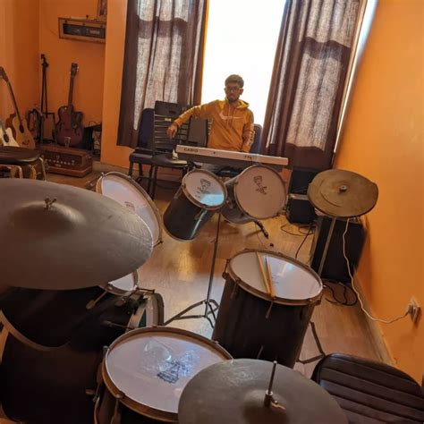 I like playing flute, harmonica and keyboard.