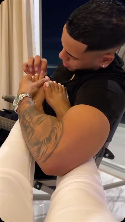 Mood | @evaangenilex vs @arlene.mc #parejas | Instagram