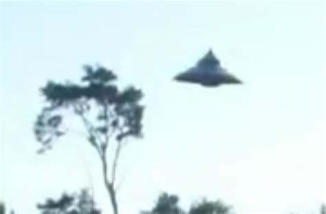一些人声称看见UFO，是幻觉还是环境造成？难道真的存在ufo吗？__凤凰网