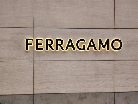 Backlit Building Signage 的图像结果