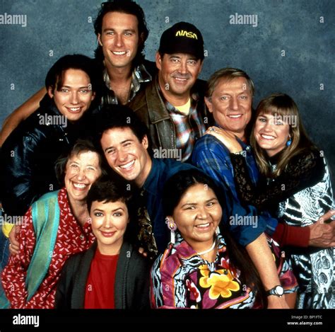 NORTHERN EXPOSURE (1990) JANINE TURNER, ROB MORROW, BARRY CORBIN ...
