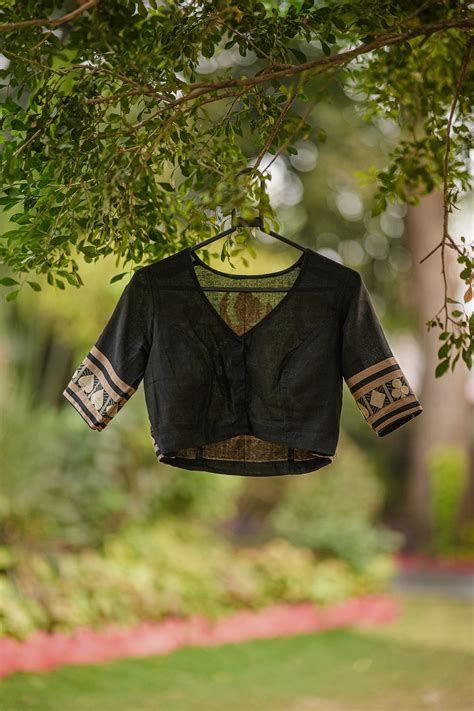 Putul Jamdani Blouse Black | Katha: A Tale of Weaves – Kathatale