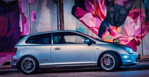 02 Honda Civic SI Ep3, with some of Chicago's graffiti backdrops. : r/7thgencivic
