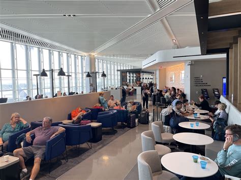 The new United Club Lounge in Terminal A at Newark EWR - Points Miles ...