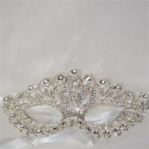 Full Rhinestone Mask Tutorial 的图像结果