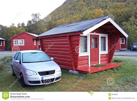 De Noorse Cabine Van De Vorst Stock Foto - Image of typisch, huis: 9358328