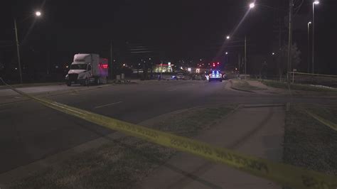 Deadly crash shuts down Sunset Road in north Charlotte | wcnc.com