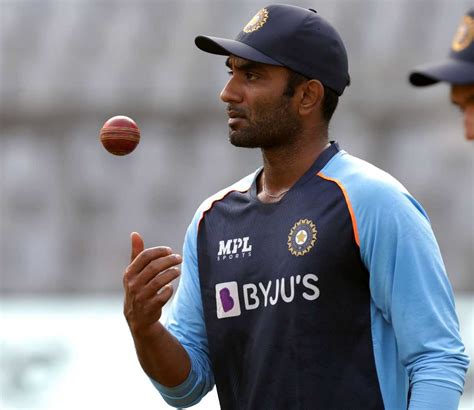 Jayant Yadav Career Cricketer Education Marriage Wife Height
