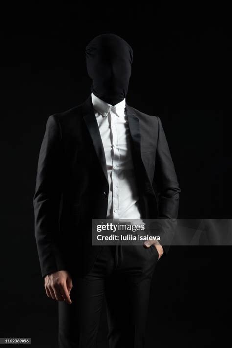 No Face Man in Business Suit 的图像结果