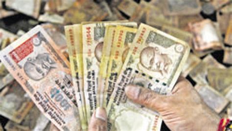 Police seize demonetised notes worth more than Rs 4 crore in Kolkata ...