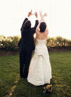 Ideas For Wedding Photos Poses by Wedding Photo Ideas 10 Creative Ways To Pose Crazyforus Ideas For Wedding Photos Poses